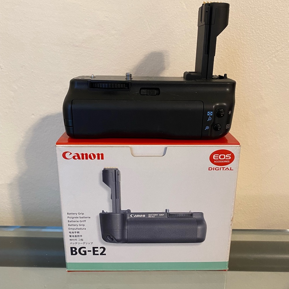 Canon camera battery grip